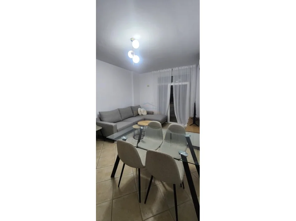 shitet apartament 1+1+Ballkon Kati 4, 62 m²