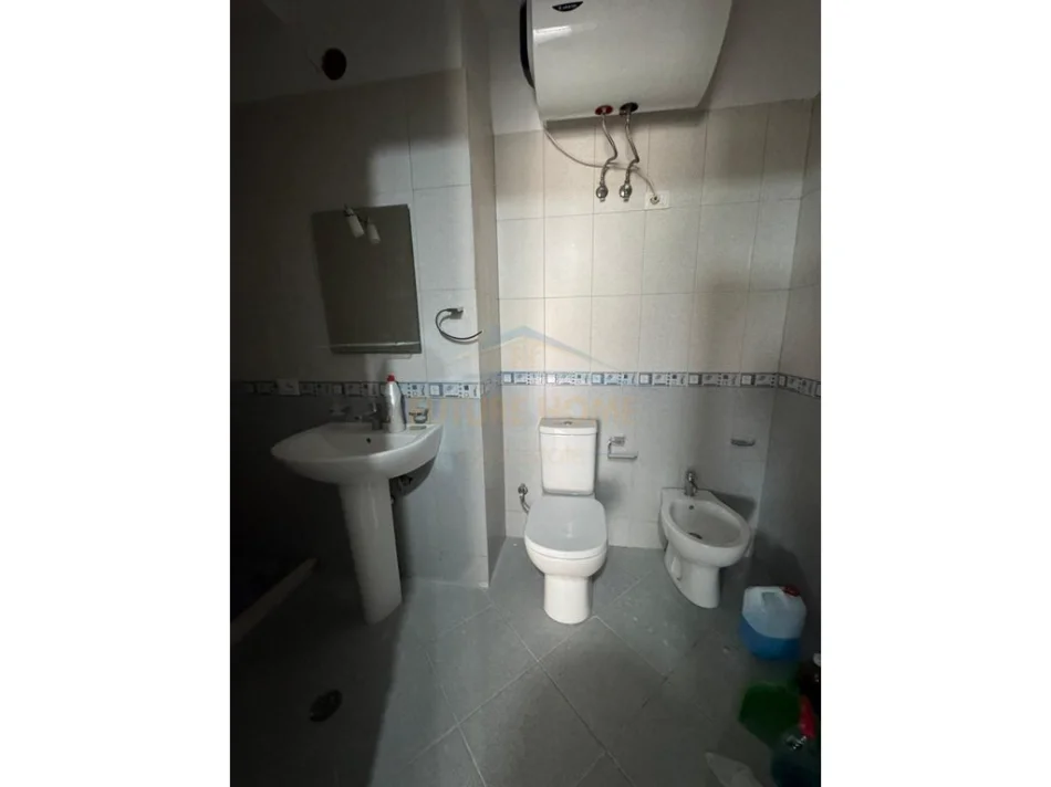shitet apartament 2+1 Kati 4, 85 m² 140.000 € (Rruga Shefqet Kuka, Fresk)