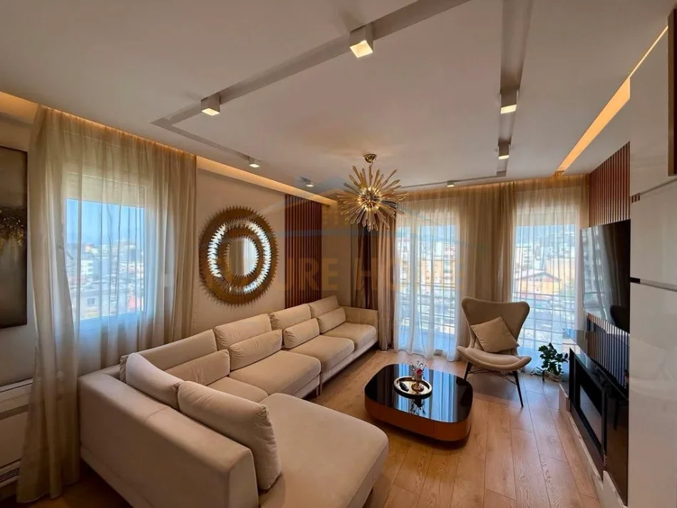 shitet apartament 3+1+Ballkon Kati 5, 122 m² 350.000 € (RRUGA MIHAL GRAMENO)