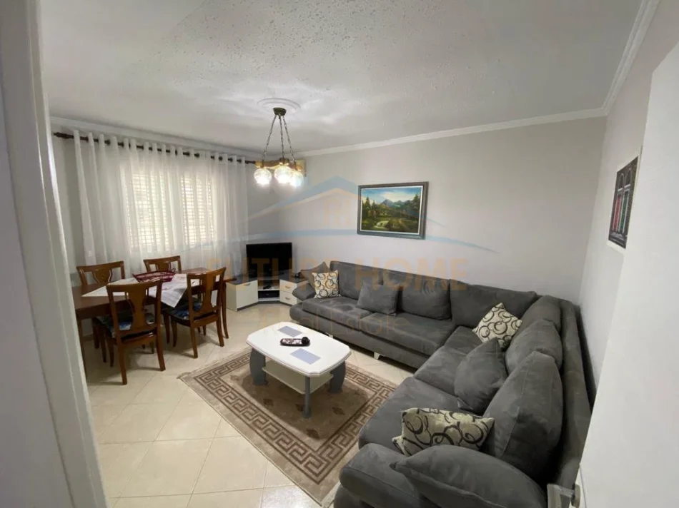 shitet nga Pronari, pa-komision apartament 1+1 Kati 4, 59 m² 130.000 € (Ish Parku i Autobusave)